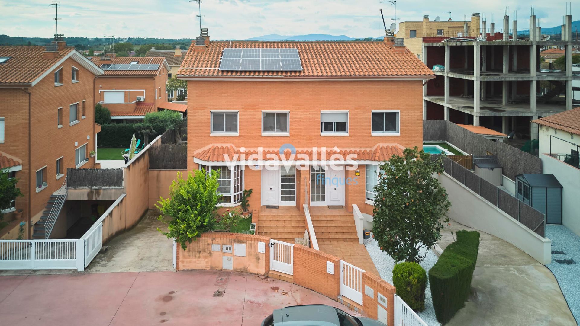 Vista exterior de Casa adosada en venda en Cardedeu amb Aire condicionat, Calefacció i Jardí privat