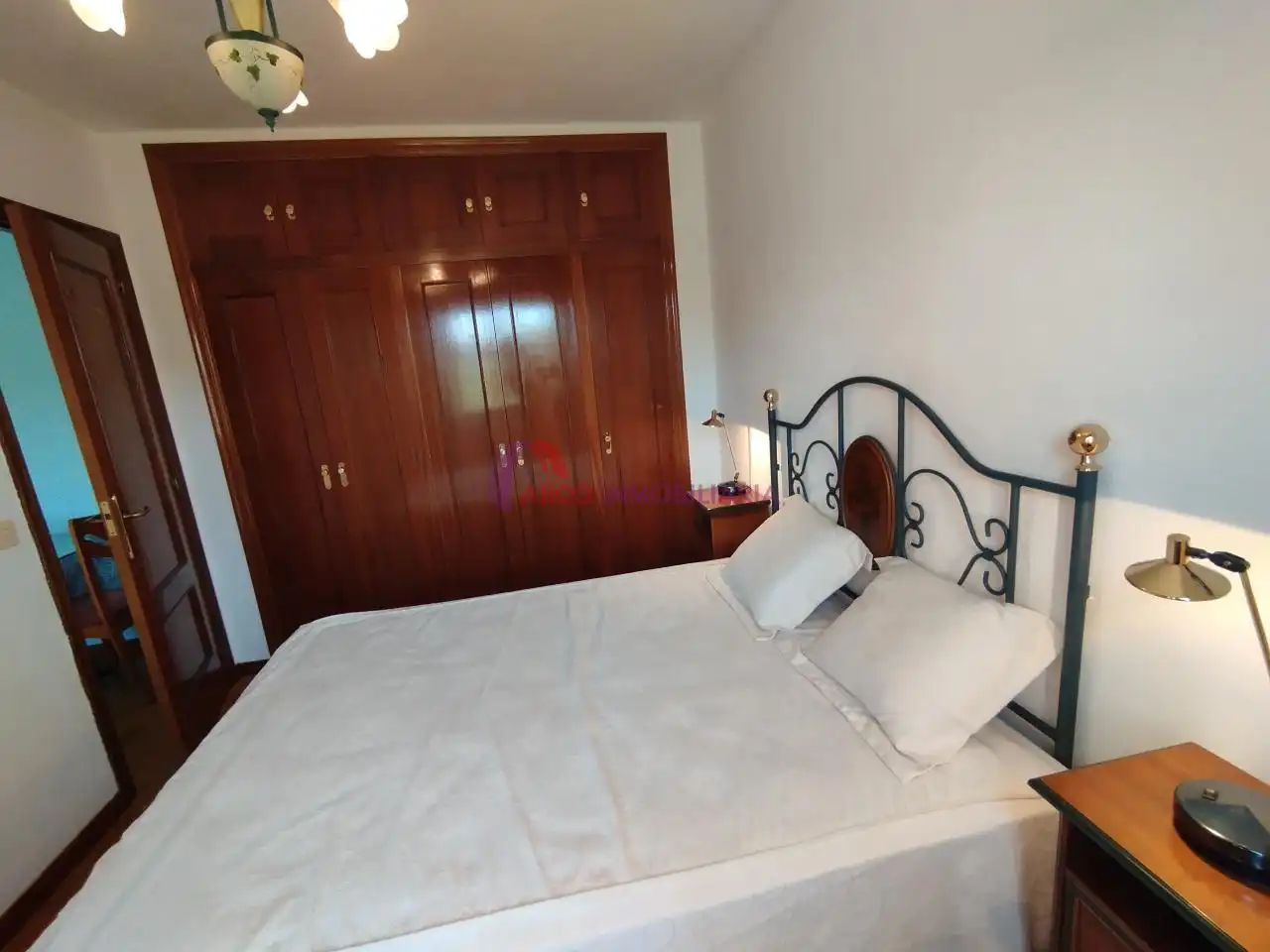 Dormitori de Apartament en venda en Burgos amb Calefacció i Traster