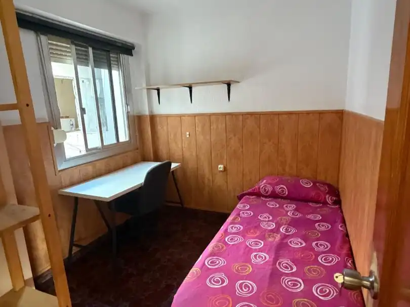 Bedroom of Flat for share in Nueva Andalucía