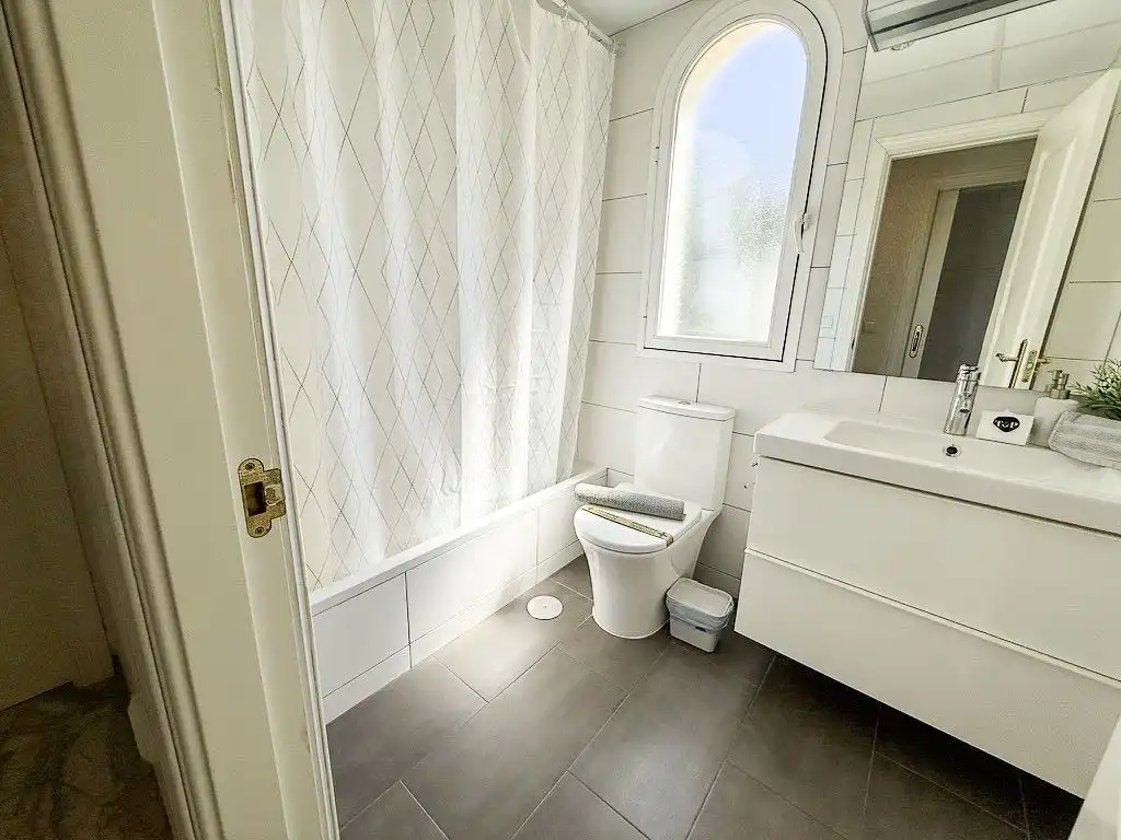 Baño de Apartamento en venta en Marbella con Aire acondicionado, Trastero y Piscina comunitaria