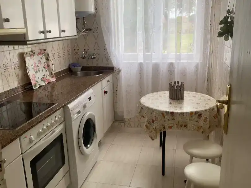 Küche von Wohnungen zur Miete in Ribamontán al Mar mit Privatgarten, Parkett und Möbliert