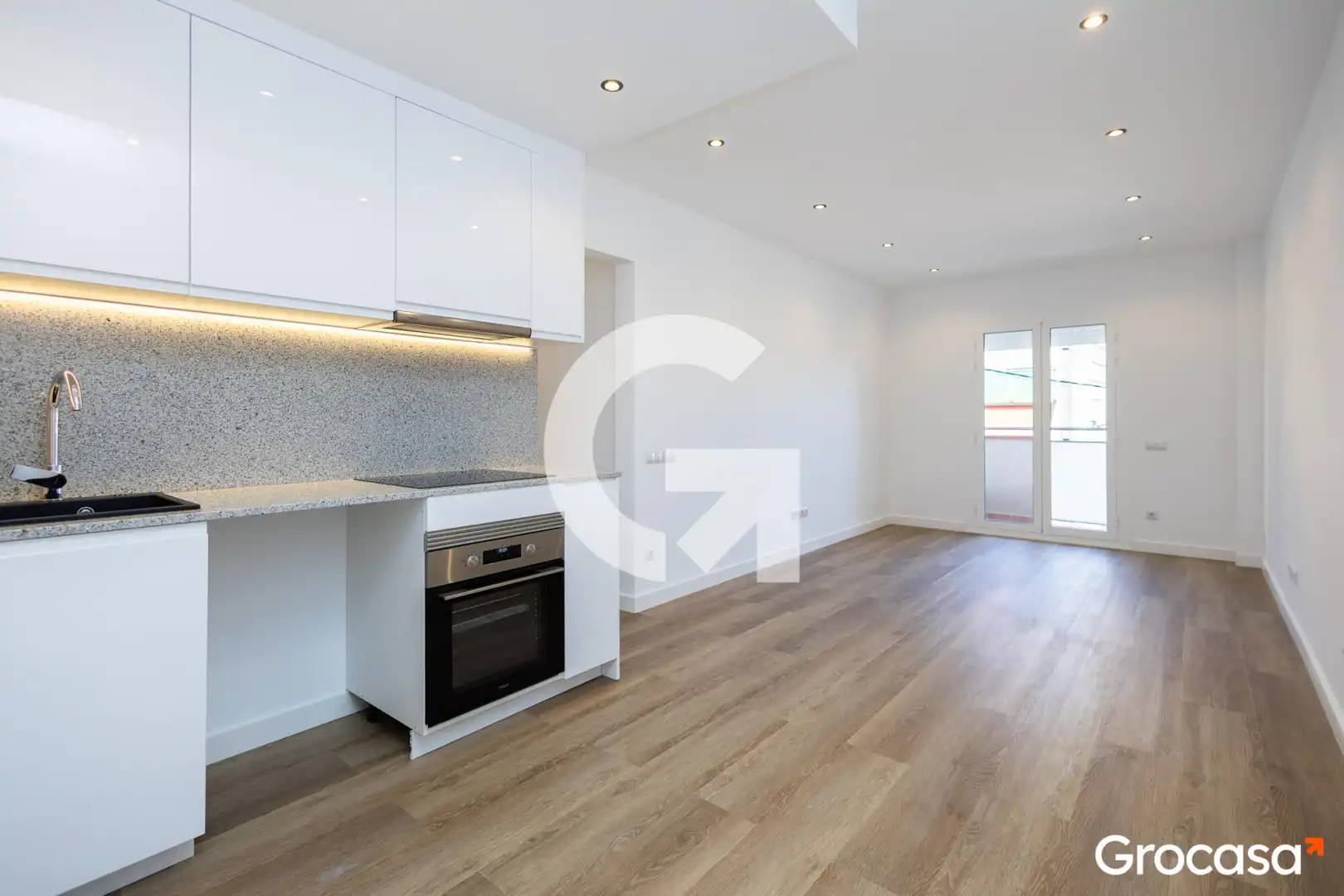 Kitchen of Flat for sale in Sant Vicenç Dels Horts  with Air Conditioner, Heating and Oven