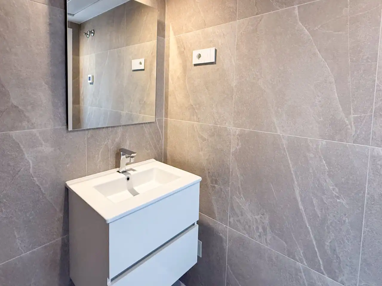 Bathroom of Flat for sale in Torrevieja  with Air Conditioner, Heating and Terrace