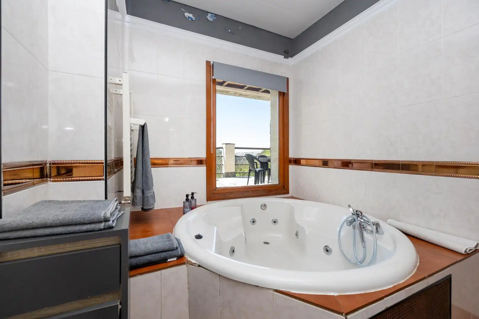 Badezimmer von Wohnung zum Verkauf in Trevélez mit Heizung, Terrasse und Möbliert