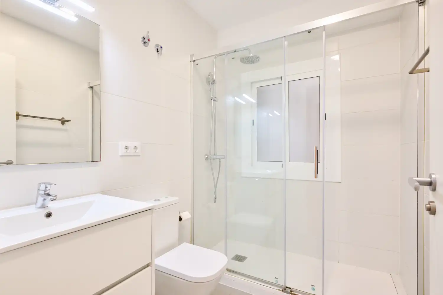 Baño de Piso en venta en Barcelona con Aire acondicionado, Calefacción y Horno