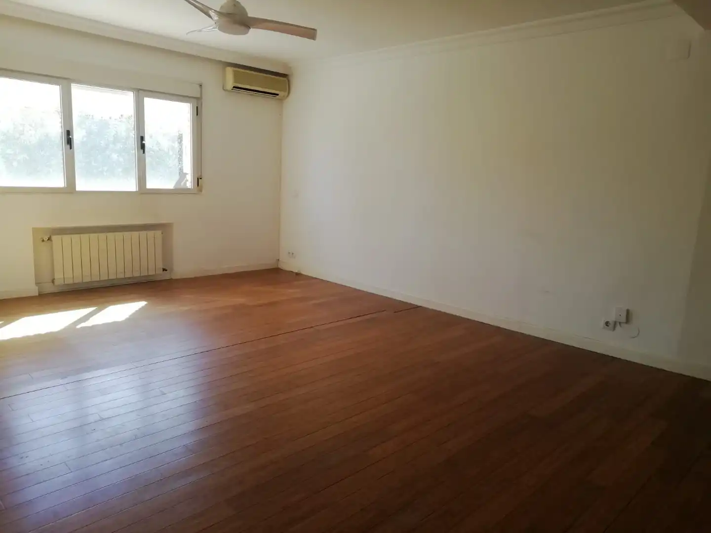 Bedroom of Flat for sale in Pozuelo de Alarcón  with Air Conditioner, Heating and Parquet flooring