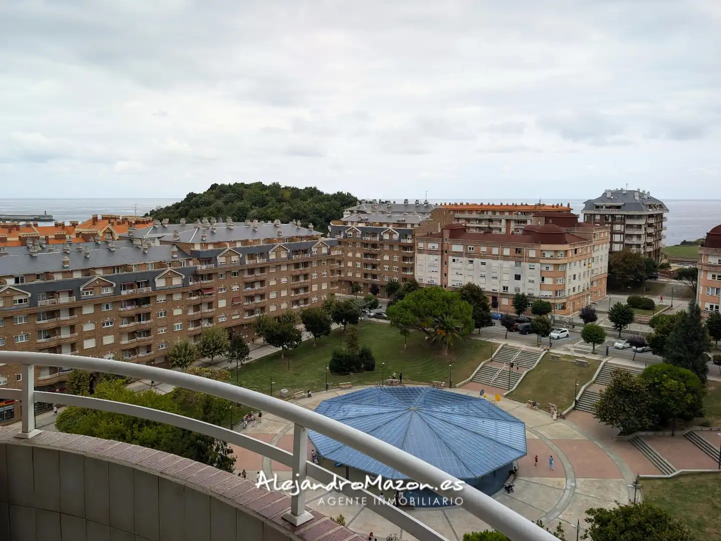 Exterior view of Flat for rent in Castro-Urdiales  with Heating, Terrace and Swimming Pool
