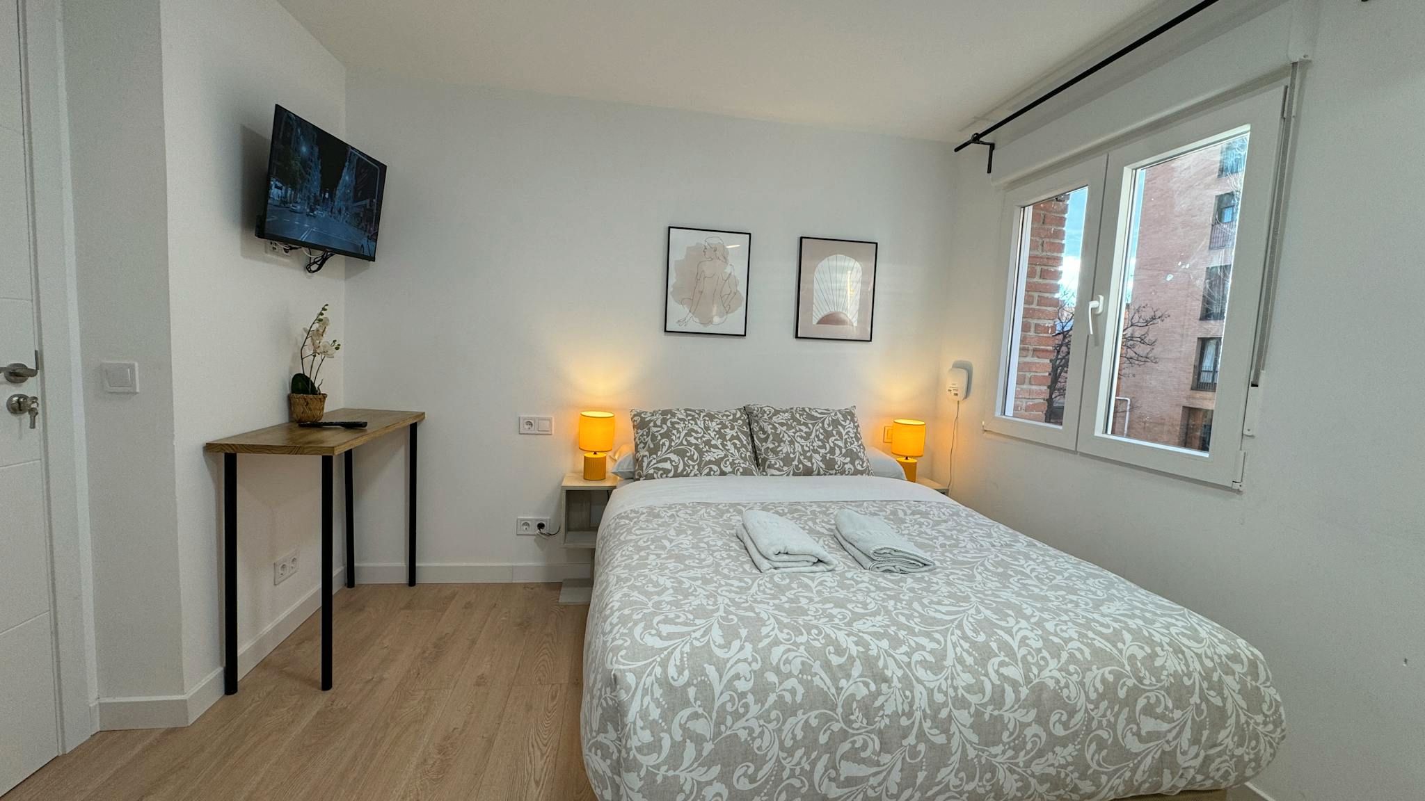 Dormitori de Pis de lloguer en  Madrid Capital amb Aire condicionat, Rentadora i TV