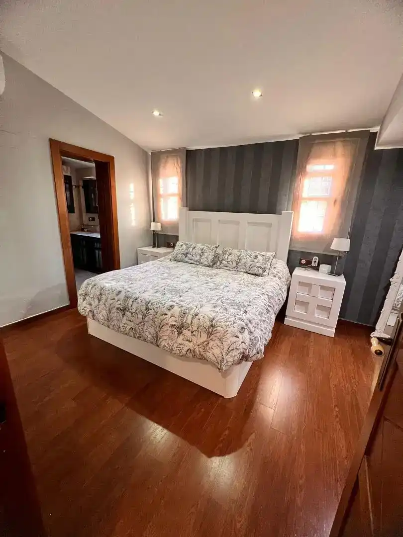 Dormitori de Casa o xalet en venda en Albolote amb Aire condicionat, Piscina i Moblat