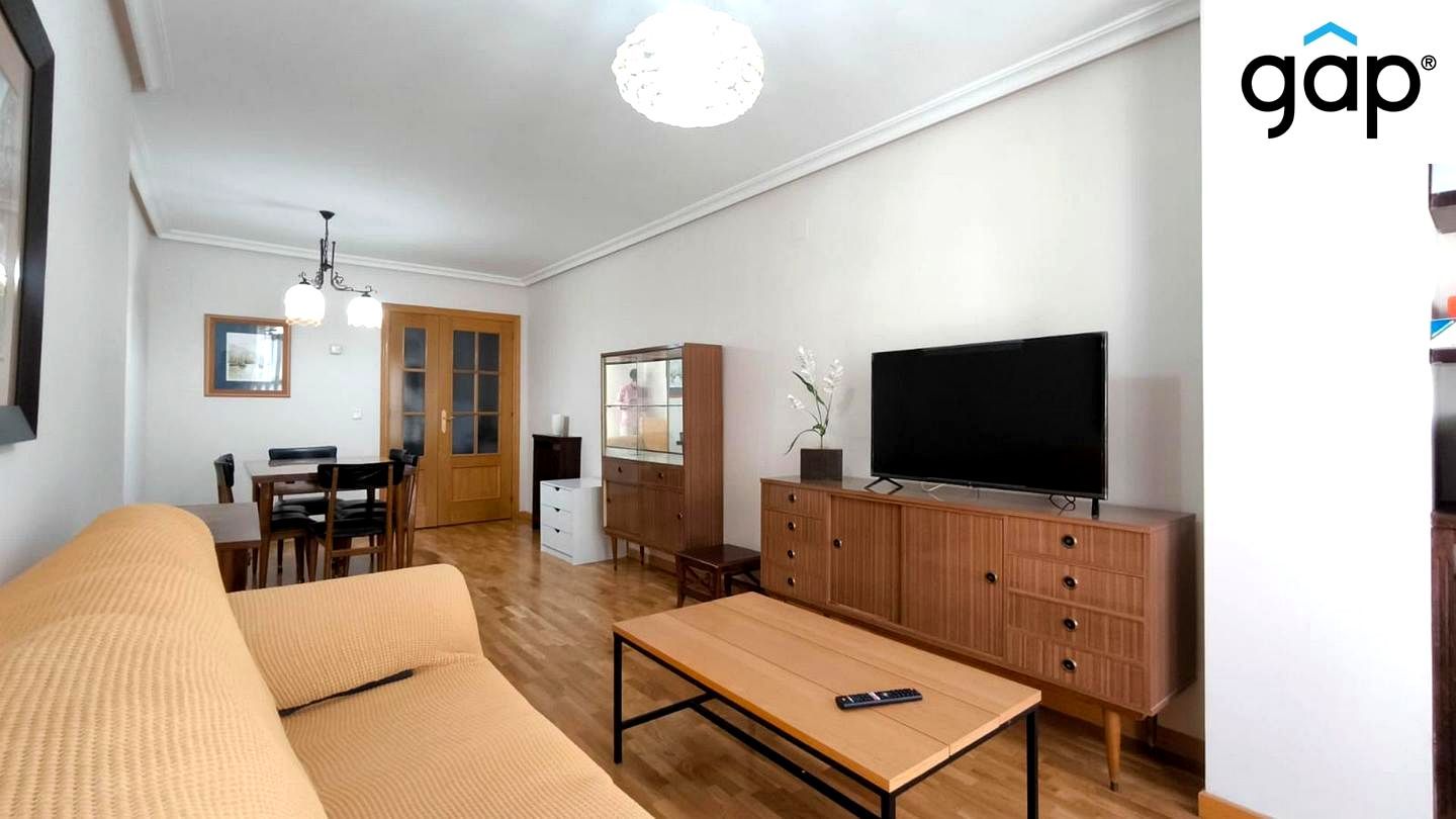 Living room of Flat to rent in Cuenca Capital  with Heating, Parquet flooring and Terrace