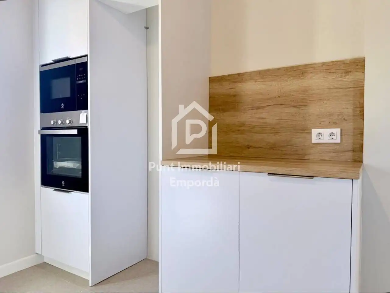 Küche von Wohnung zum Verkauf in Figueres mit Klimaanlage, Heizung und Terrasse