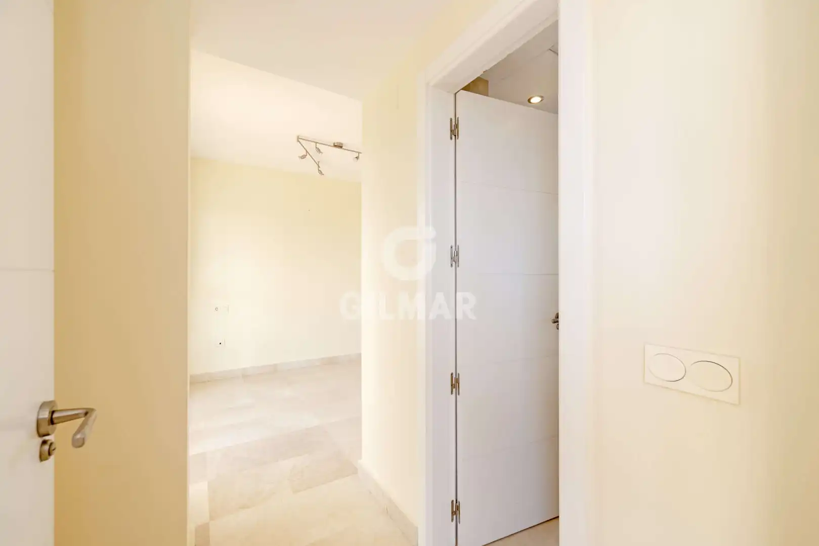 Dúplex en venta en Estepona con Calefacción, Jardín privado y Piscina