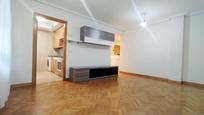 Sala d'estar de Pis en venda en Donostia - San Sebastián  amb Calefacció, Moblat i Balcó