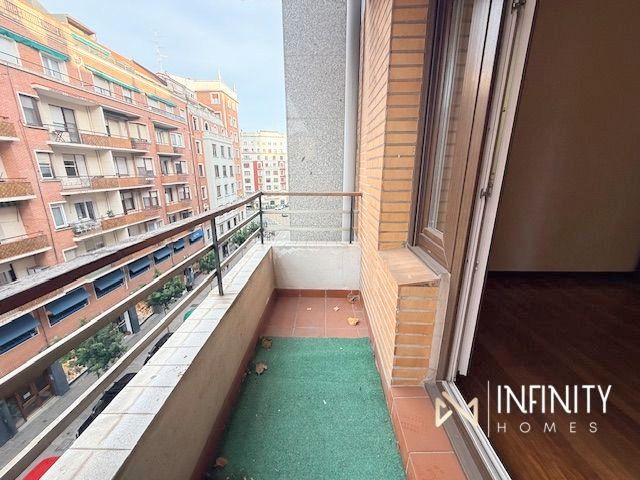 Terraza de Piso en venta en Bilbao  con Calefacción, Trastero y Balcón