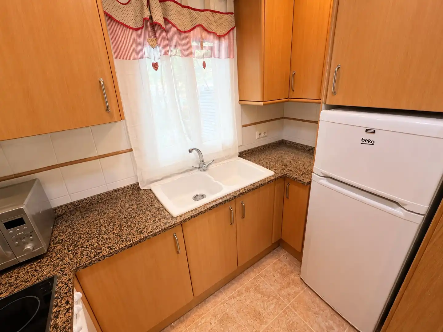 Cocina de Apartamento en venta en Santa Susanna con Terraza, Horno y Piscina comunitaria