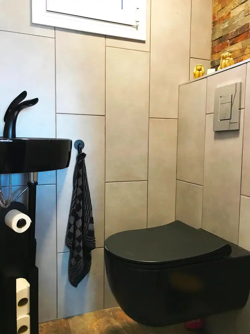 Badezimmer von Dachboden zum Verkauf in Roses mit Klimaanlage und Terrasse