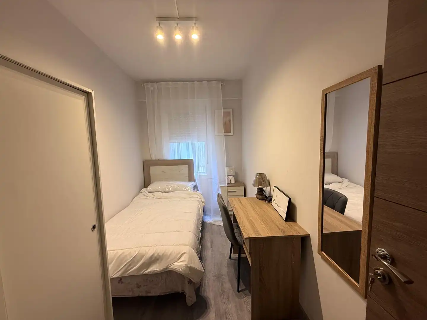 Bedroom of Flat for rent in A Coruña Capital   with Furnished, Oven and Washing machine