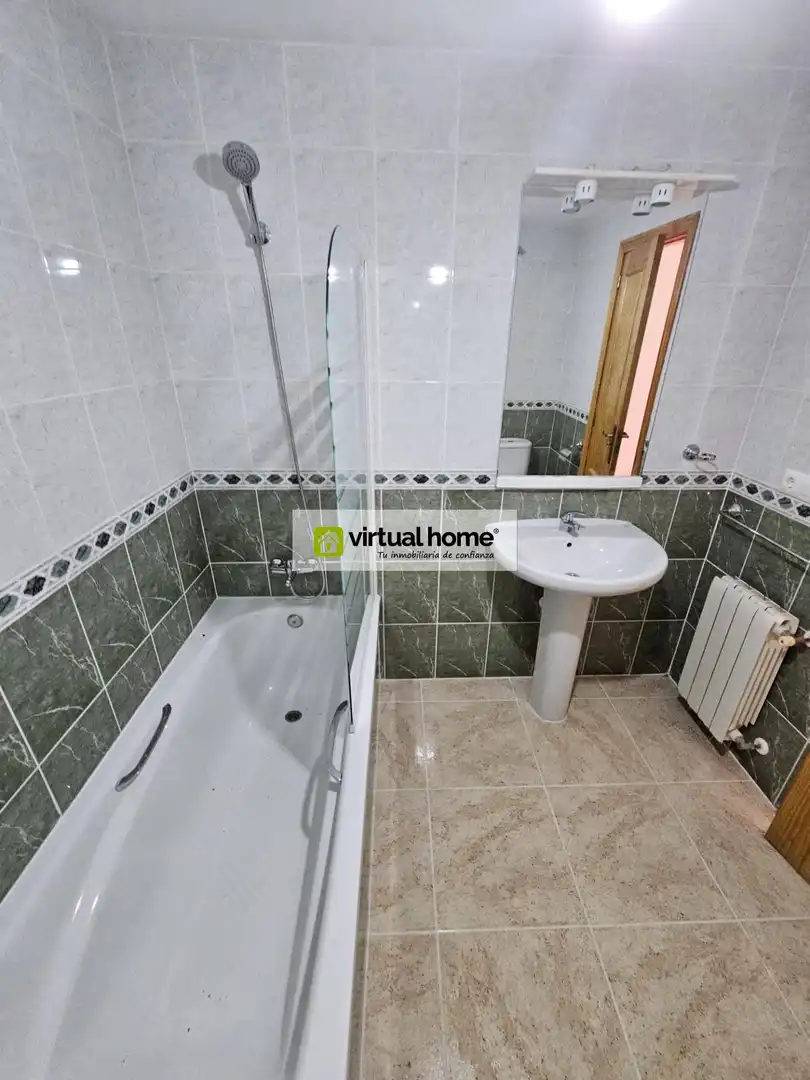 Baño de Casa o chalet en venta en La Nucia con Jardín privado, Terraza y Trastero