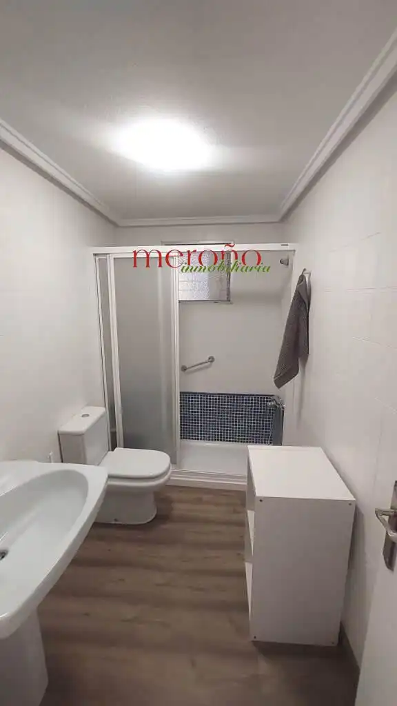 Baño de Piso para compartir en Elche / Elx con Amueblado