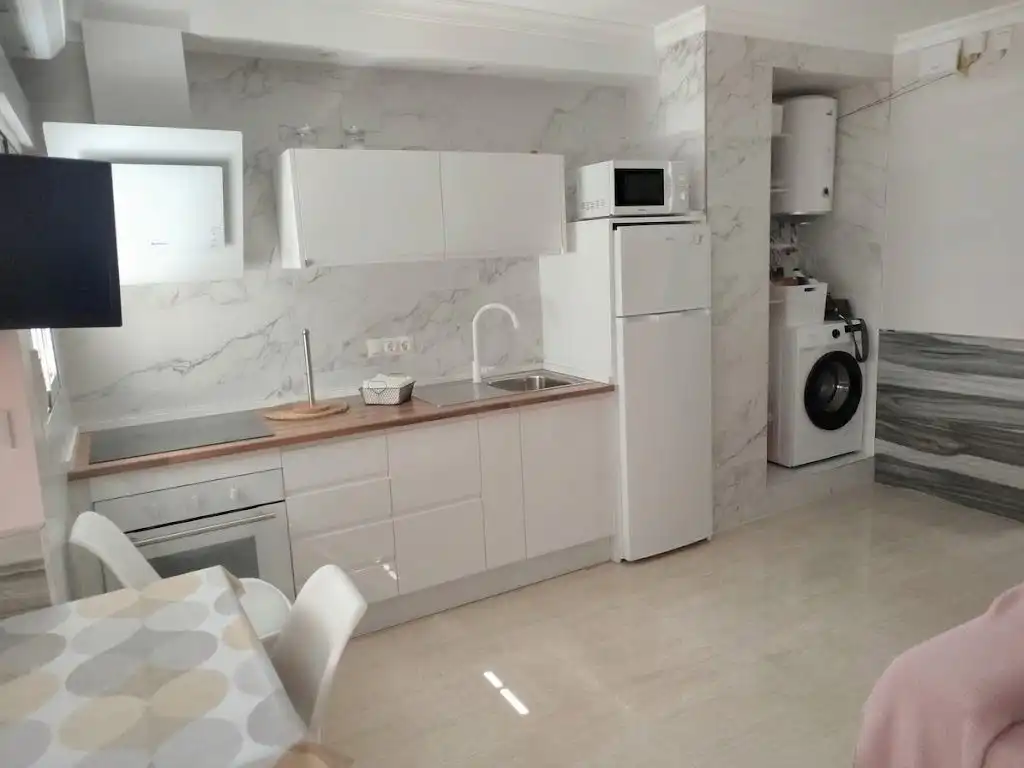 Cocina de Apartamento de alquiler en Torremolinos con Aire acondicionado, Amueblado y Piscina comunitaria
