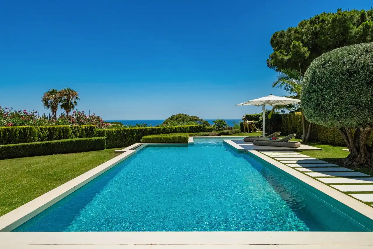 Swimming pool of Houses for sale in Marbella  with Air Conditioner, Heating and Private garden