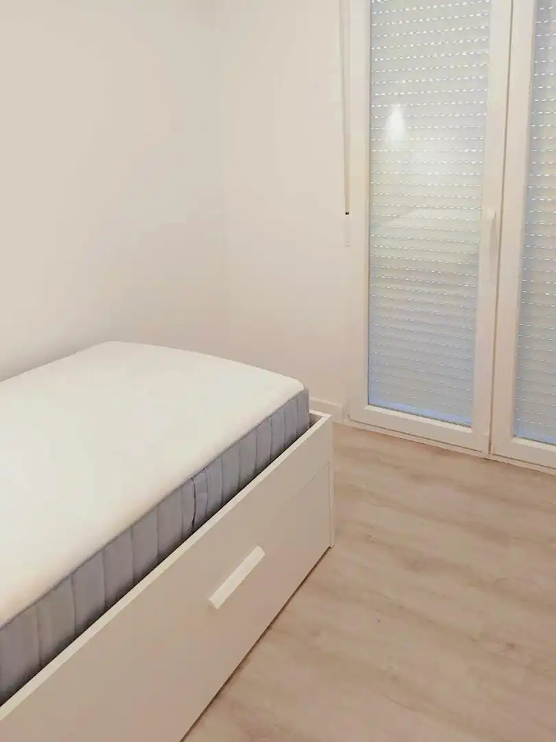 Habitación de Piso para compartir en Madrid con Aire acondicionado, Calefacción y Amueblado