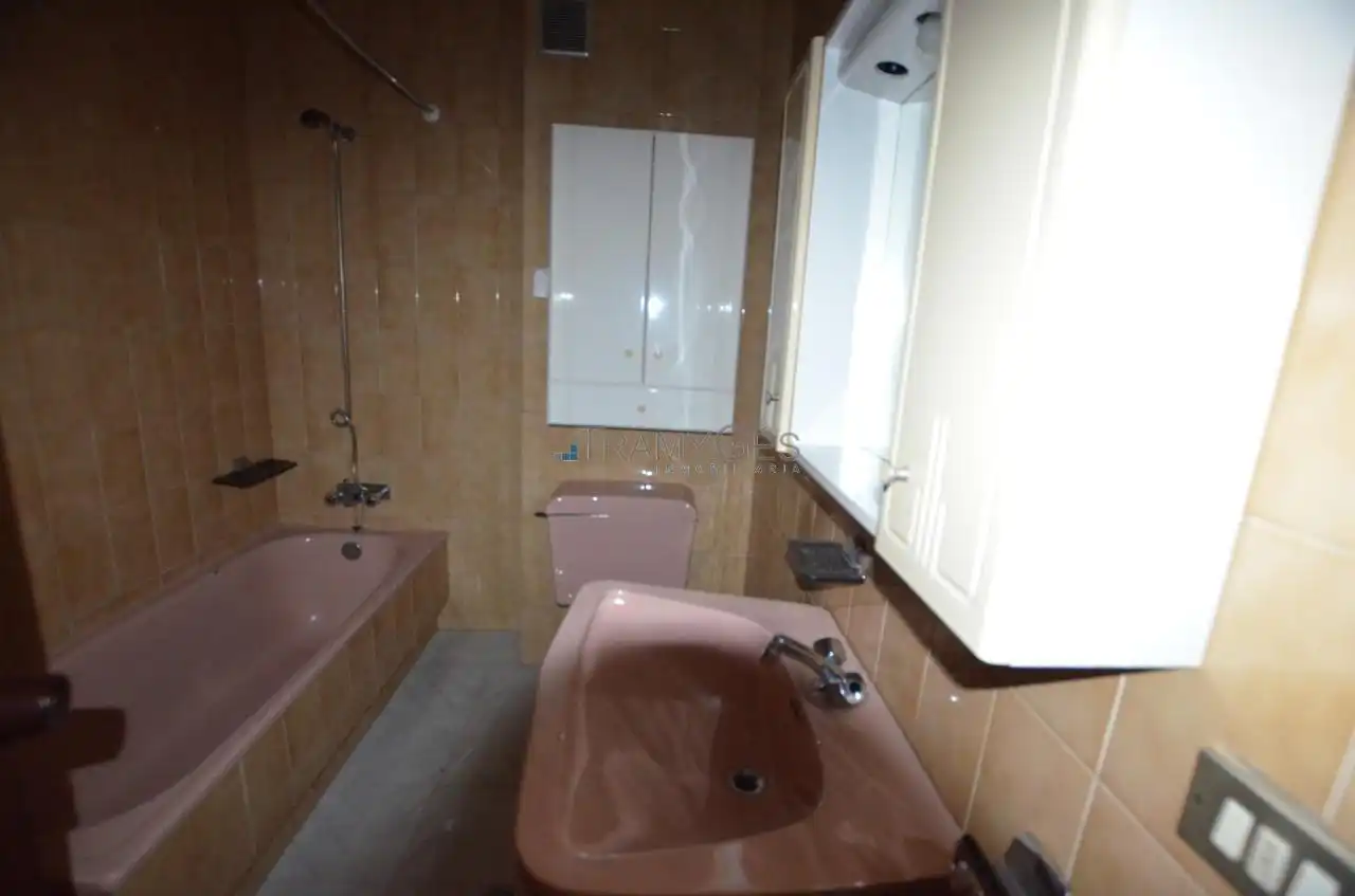 Baño de Piso en venta en Tui con Calefacción, Parquet y Trastero