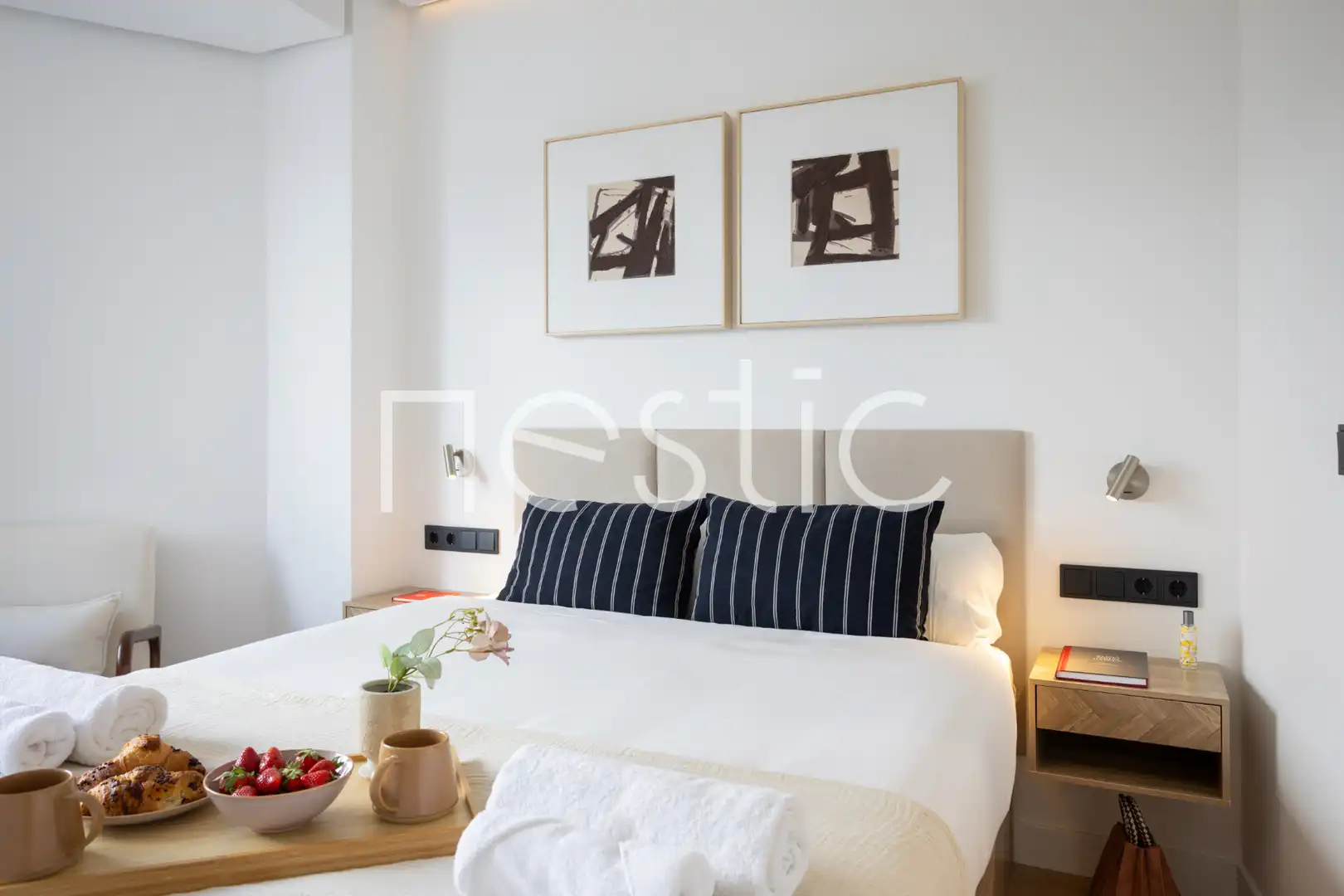 Dormitori de Apartament de lloguer en Madrid amb Aire condicionat, Calefacció i Moblat