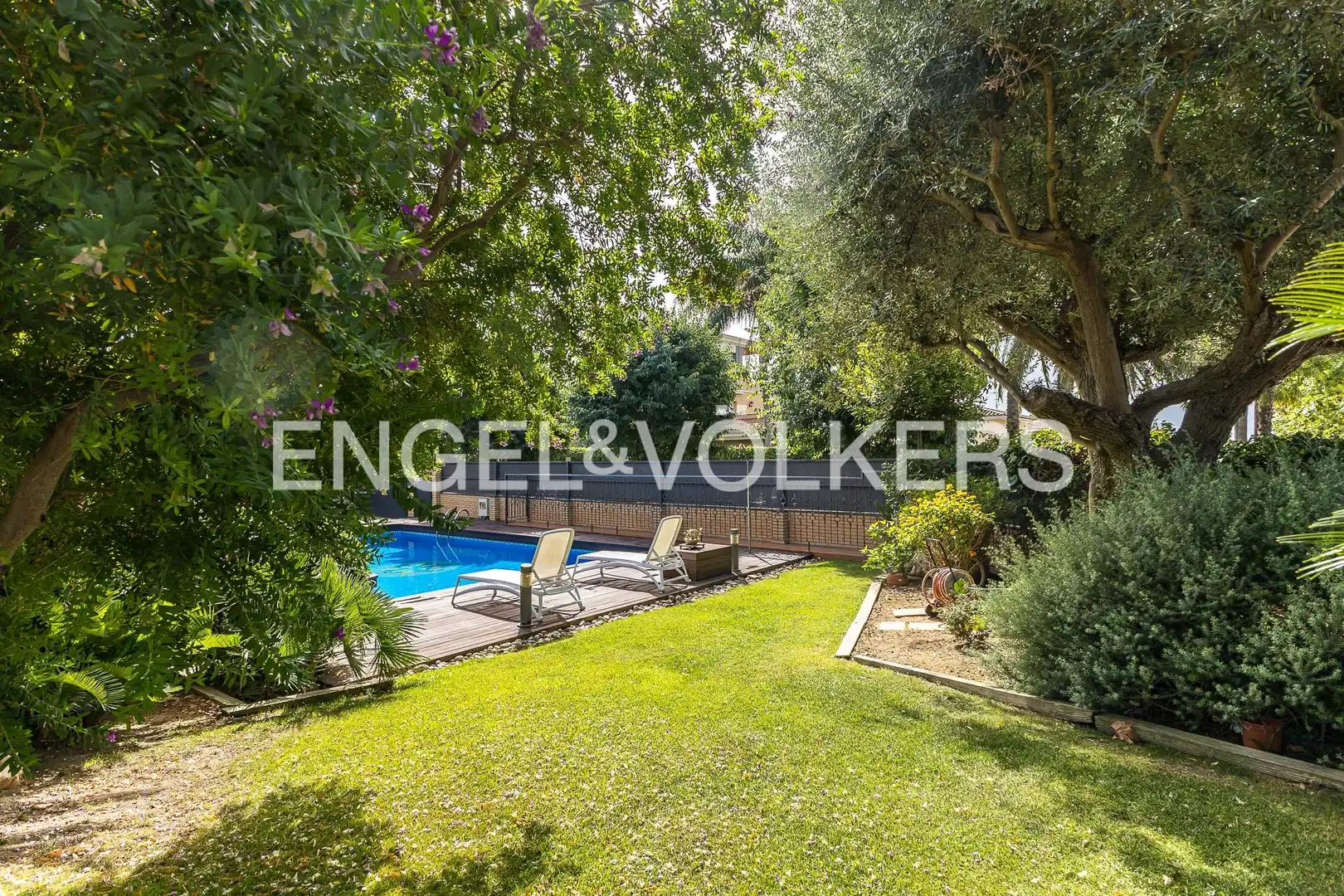 Exterior view of Country homes for sale in Vilanova i la Geltrú  with Air Conditioner, Heating and Private garden