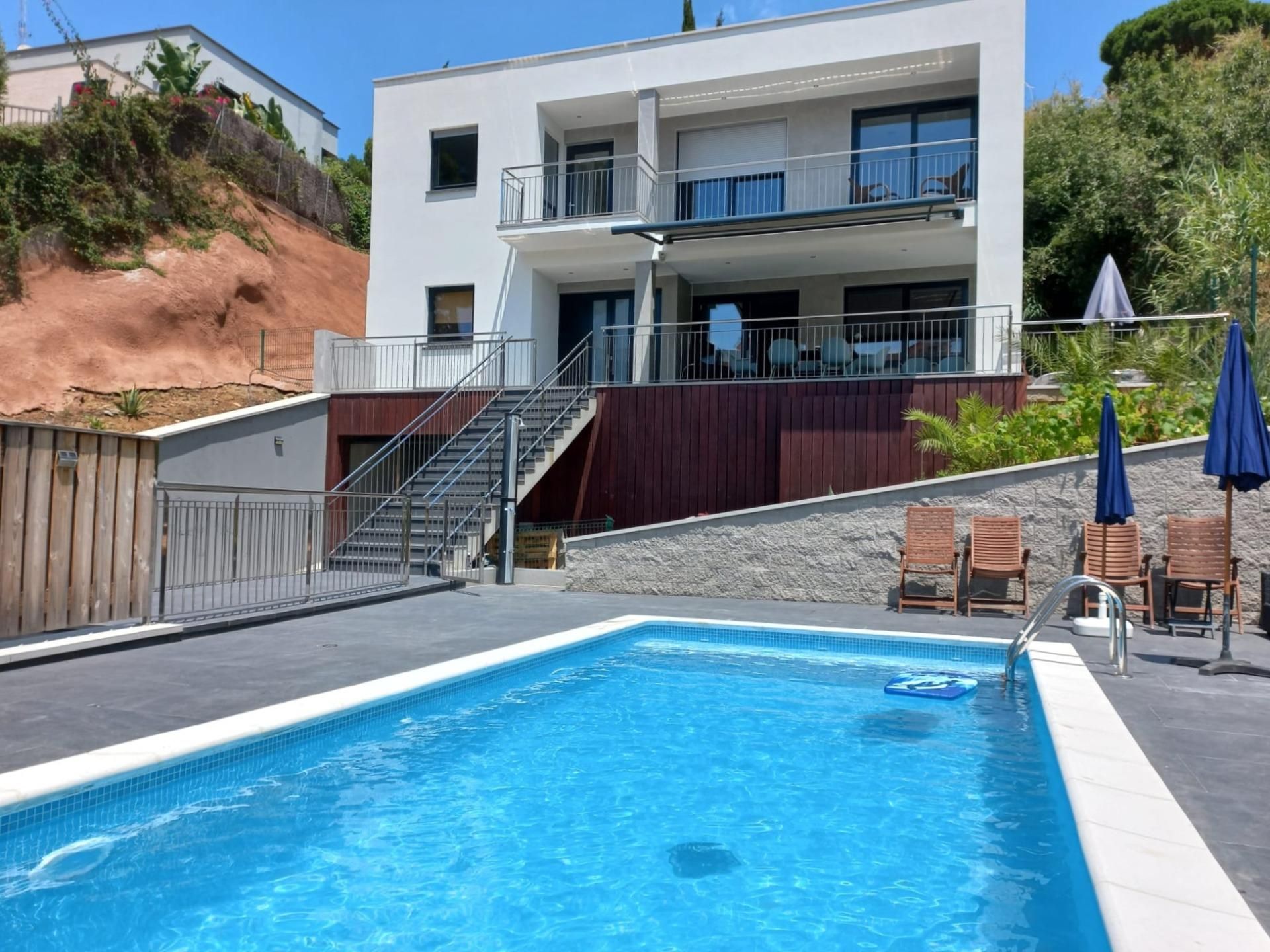 Piscina de Casa o xalet en venda en Calella amb Aire condicionat, Calefacció i Jardí privat