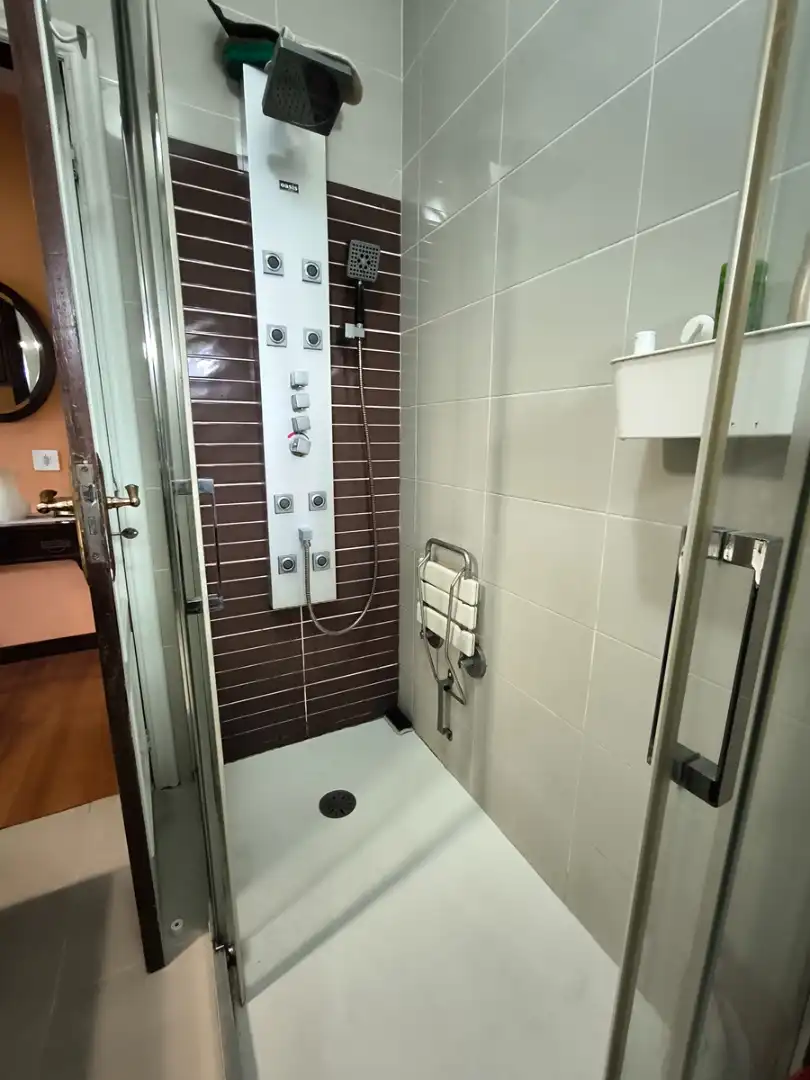 Badezimmer von Wohnung zum Verkauf in Vilagarcía de Arousa mit Heizung, Parkett und Abstellraum