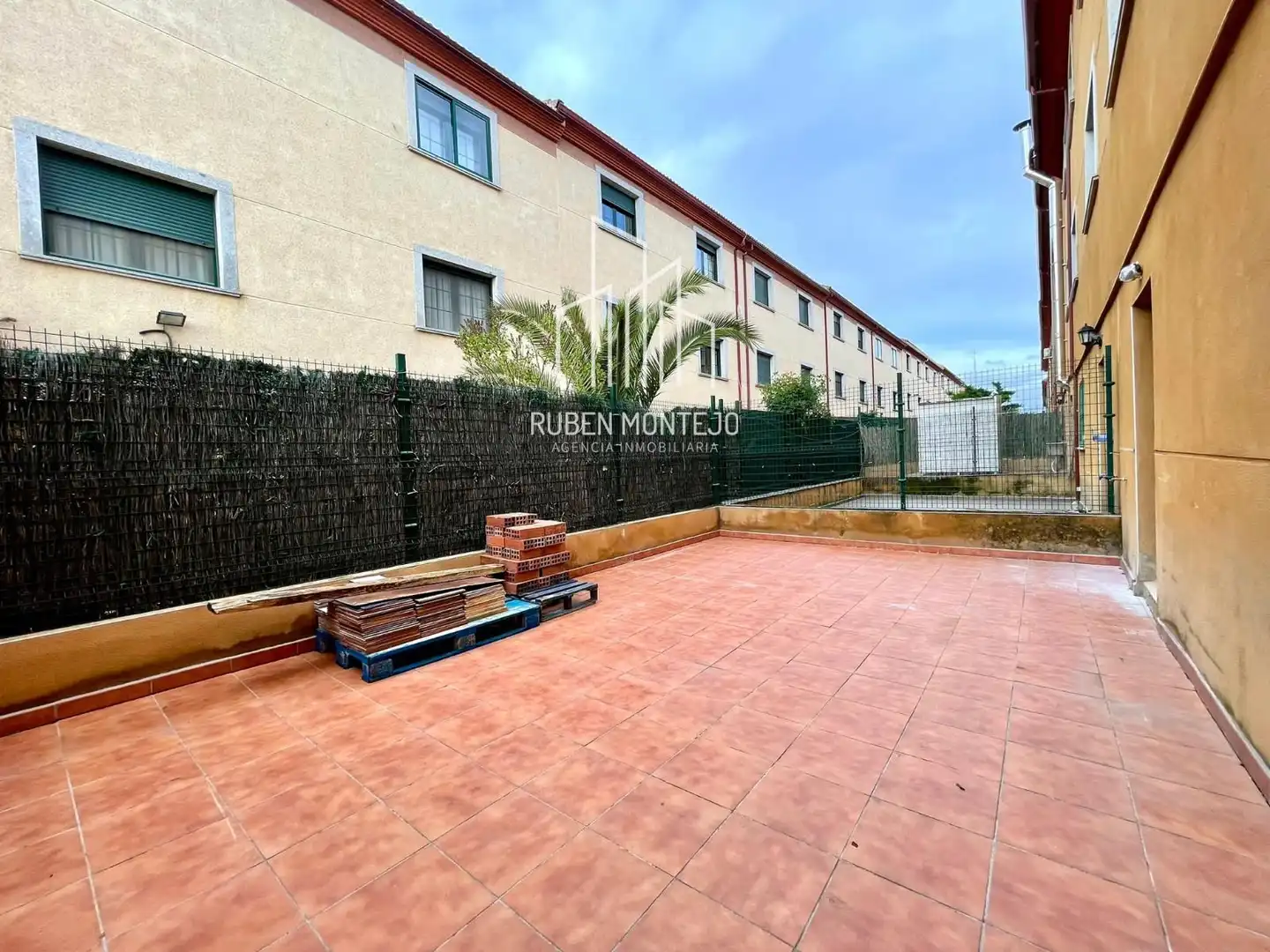 Terraza de Casa adosada en venta en Doñinos de Salamanca con Calefacción, Jardín privado y Trastero