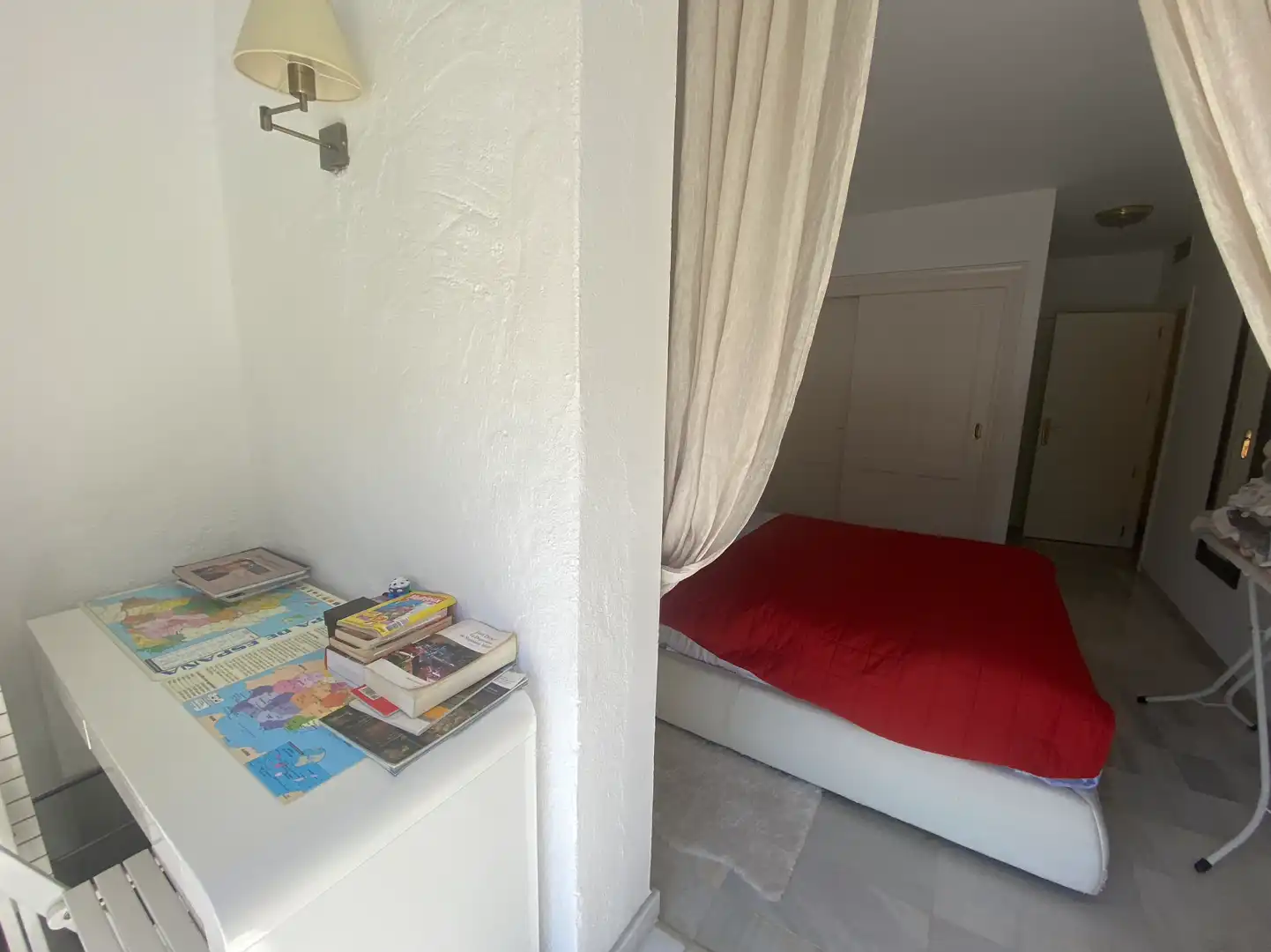Dormitori de Apartament de lloguer en Marbella amb Aire condicionat, Terrassa i Piscina