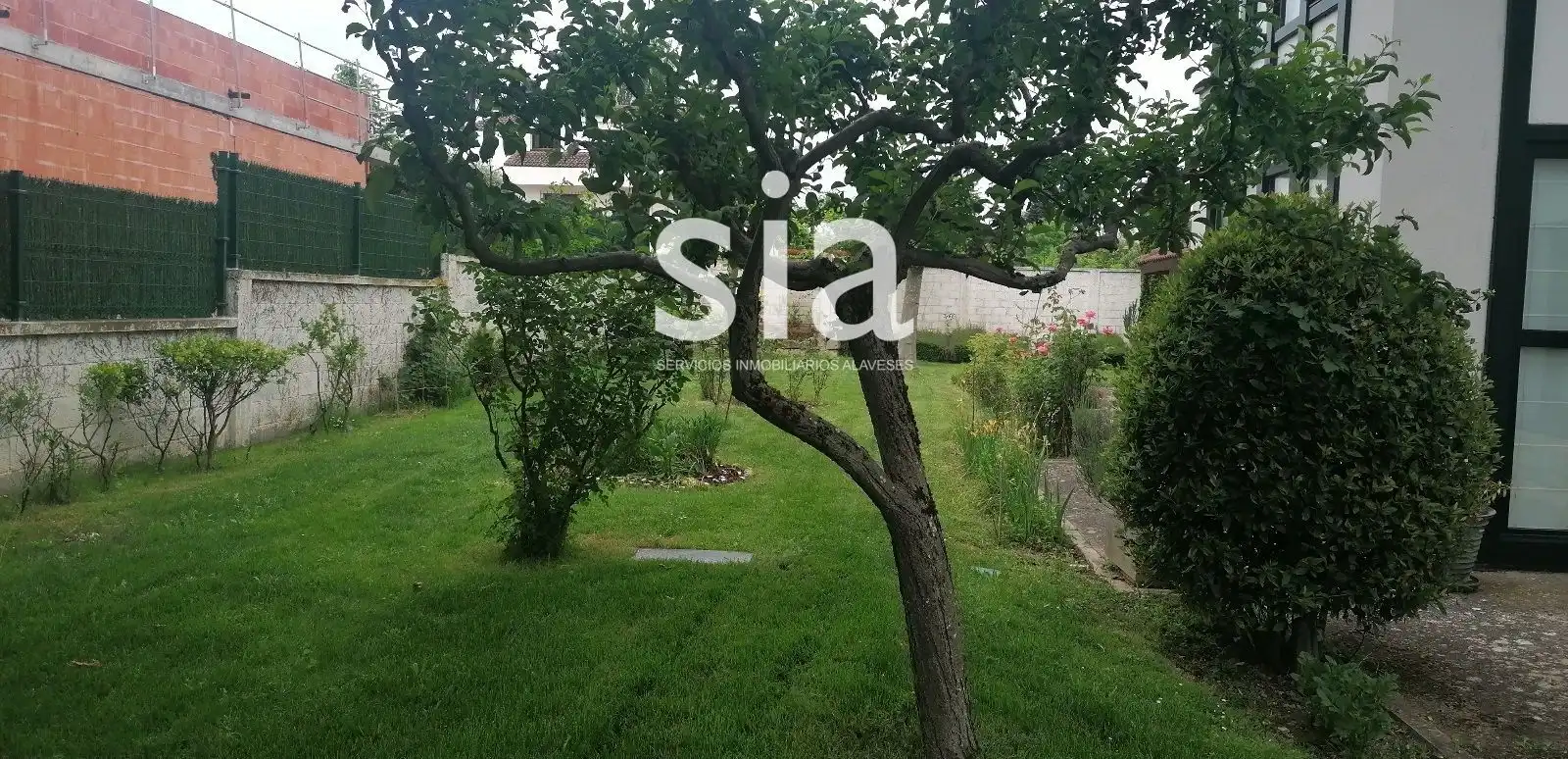 Jardí de Casa o xalet en venda en Vitoria - Gasteiz amb Calefacció i Traster