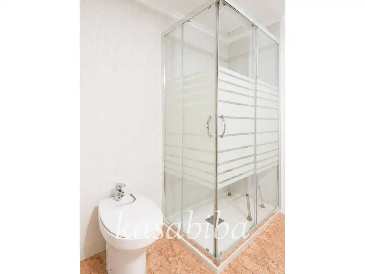 Baño de Piso en venta en Valencia con Aire acondicionado y Balcón
