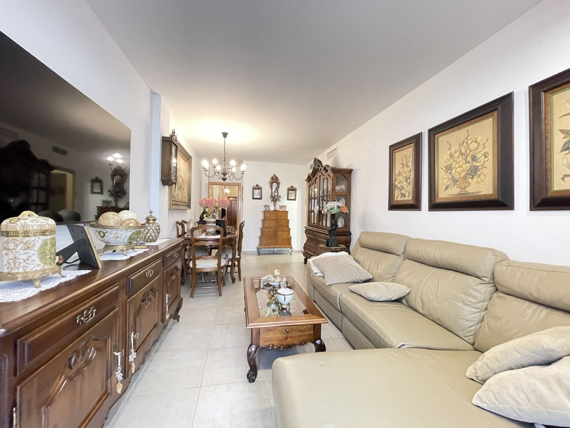 Living room of Apartment for sale in Estepona  with Air Conditioner, Terrace and Storage room