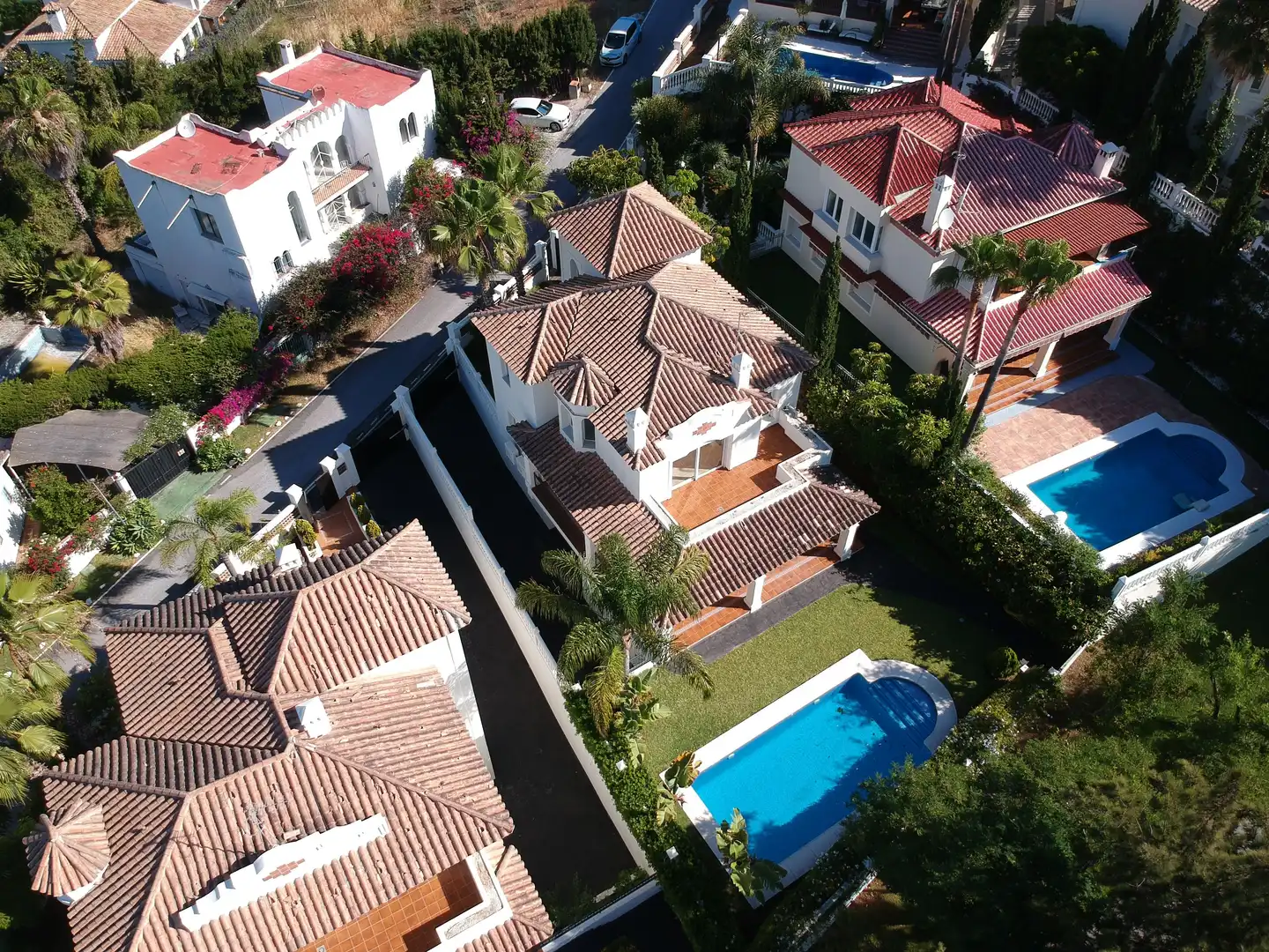 Vista exterior de Casa o xalet en venda en Marbella amb Aire condicionat, Calefacció i Jardí privat