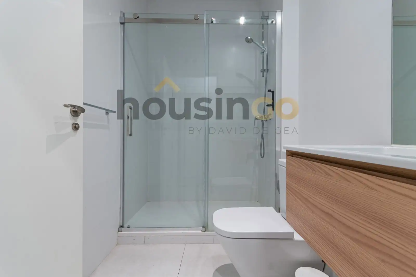 Bathroom of Flat for rent in Madrid  with Air Conditioner, Heating and Furnished