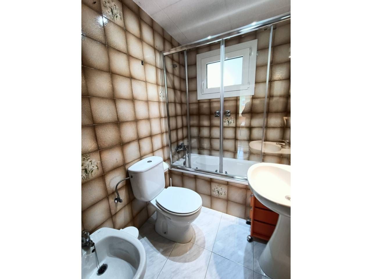 Bathroom of Flat for sale in Girona Capital  with Heating, Balcony and Alarm