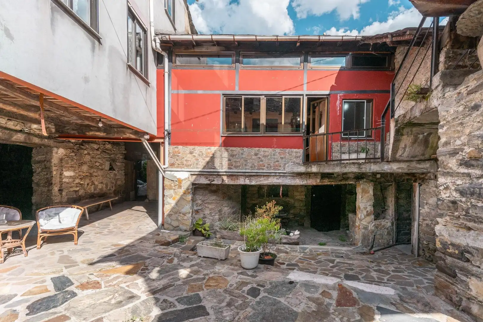Vista exterior de Casa o xalet en venda en Cangas del Narcea amb Calefacció, Jardí privat i Terrassa