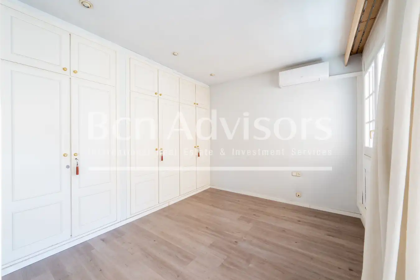 Habitación de Casa adosada en venta en Sant Just Desvern con Aire acondicionado, Calefacción y Parquet