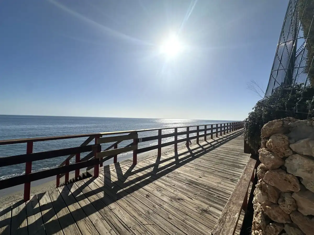 Außenansicht von Erdgeschoss zum Verkauf in Mijas mit Klimaanlage, Heizung und Privatgarten