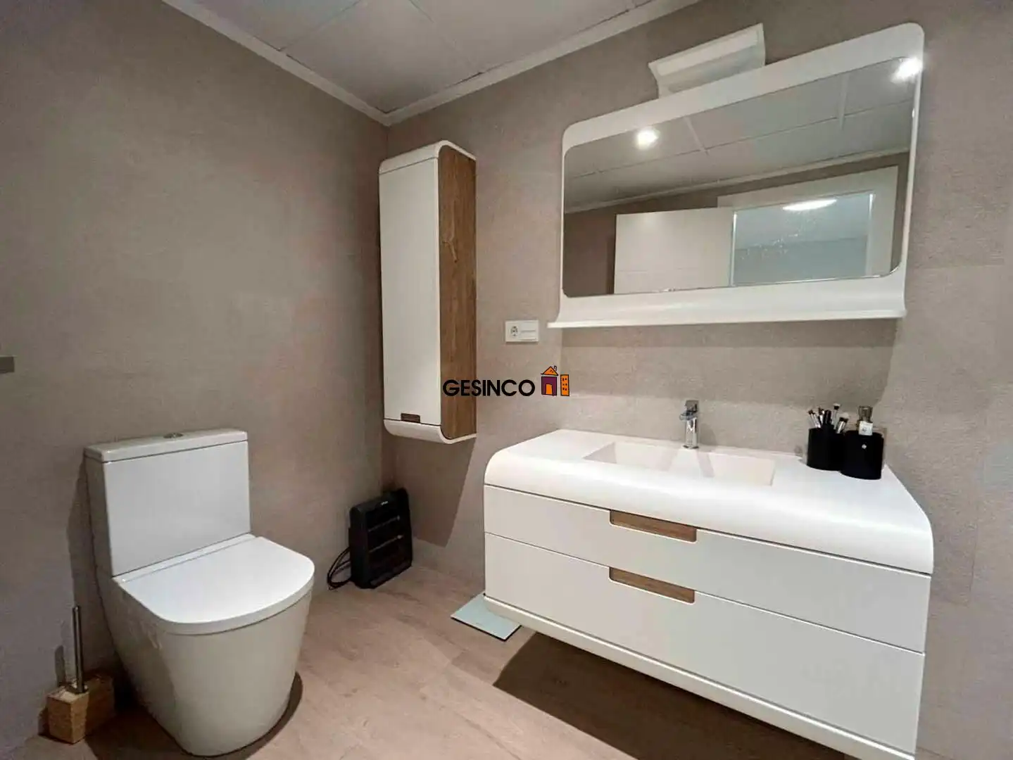 Baño de Casa adosada en venta en Manuel con Aire acondicionado, Calefacción y Trastero