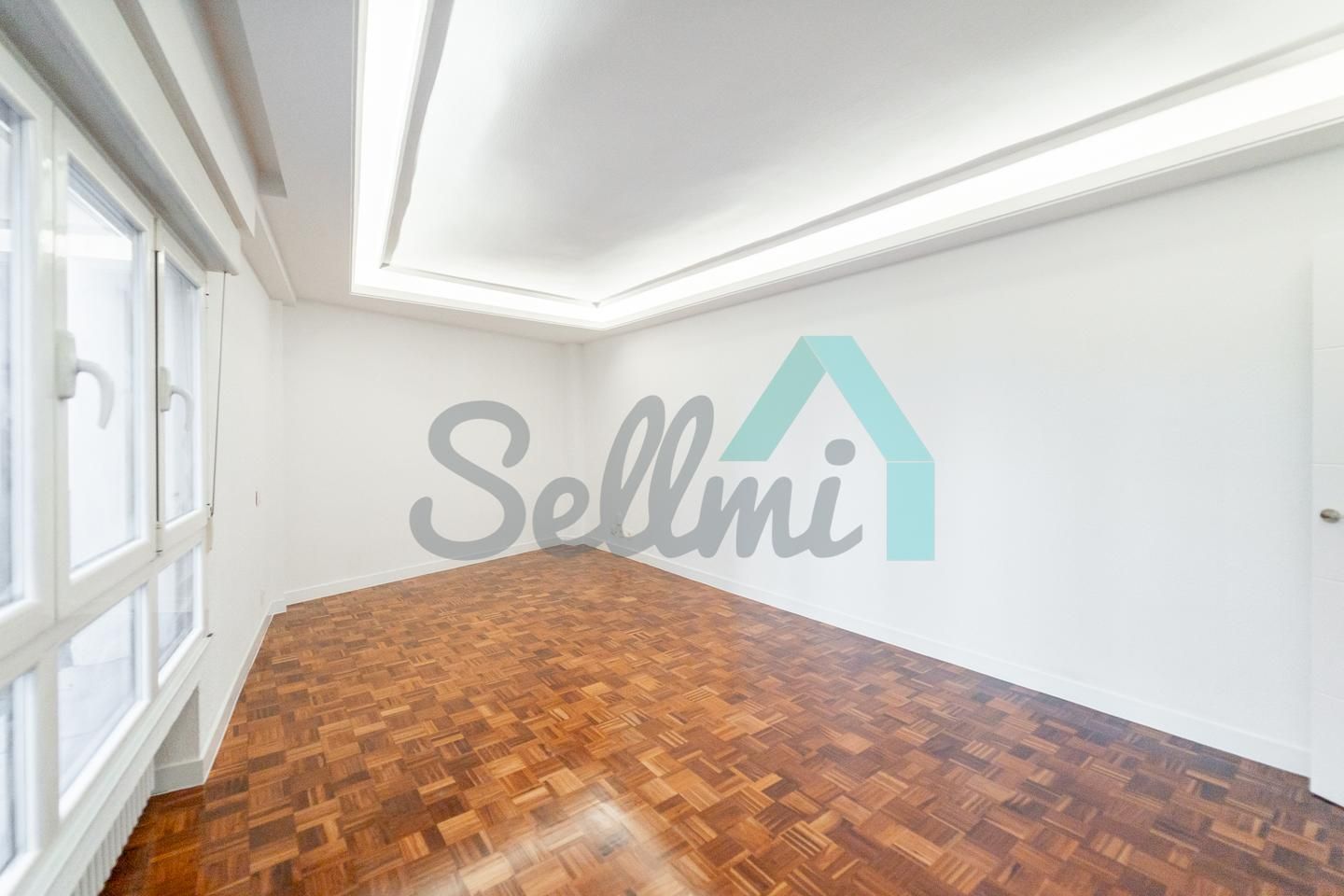 Dormitori de Pis en venda en Oviedo  amb Calefacció, Parquet i Traster