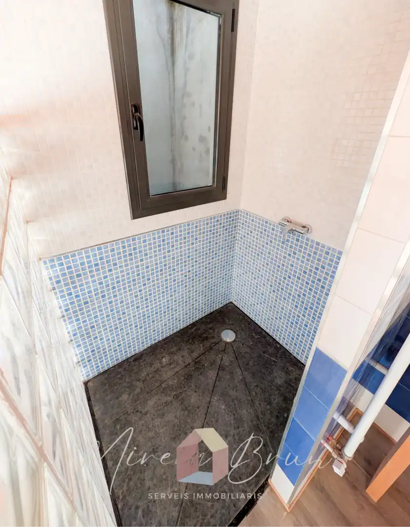 Bany de Dúplex en venda en Torelló amb Calefacció