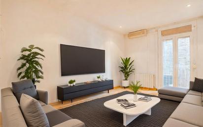 Living room of Flat for sale in  Barcelona Capital  with Heating and Balcony