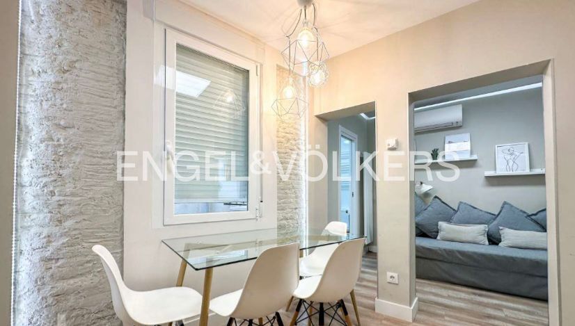 Dining room of Flat for rent in  Madrid Capital  with Air Conditioner, Heating and Furnished