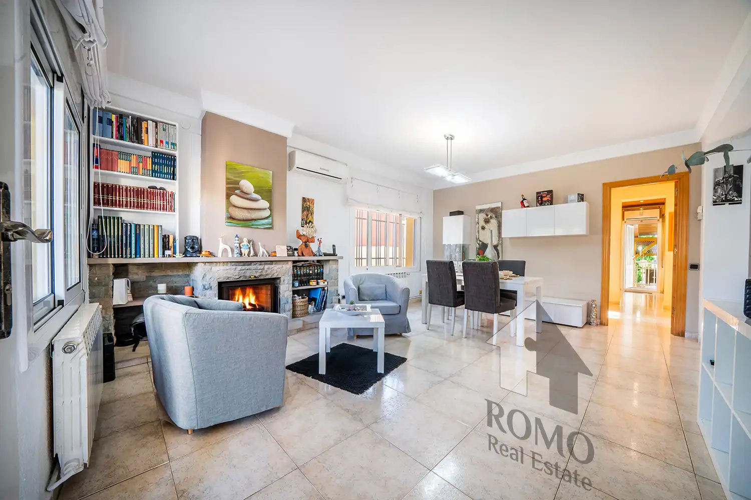 Sala d'estar de Casa o xalet en venda en Santa Perpètua de Mogoda amb Calefacció, Jardí privat i Parquet