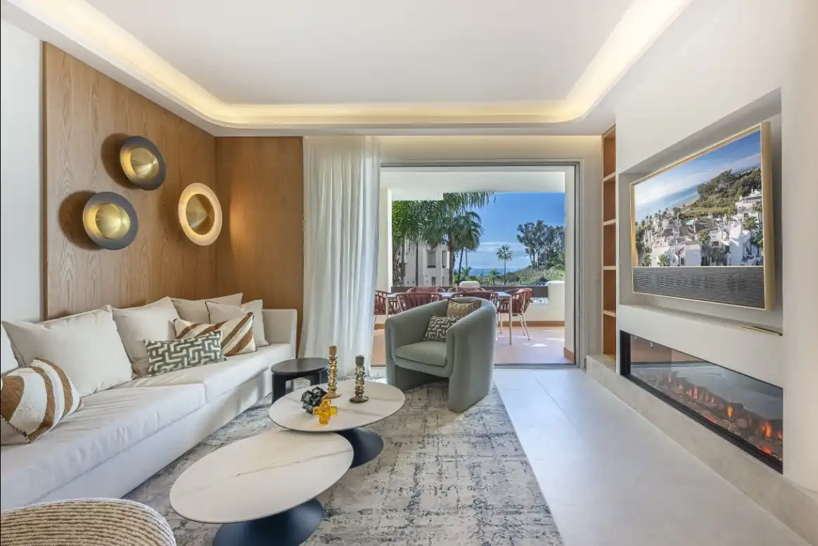 Living room of Flat for sale in Estepona  with Air Conditioner, Heating and Private garden