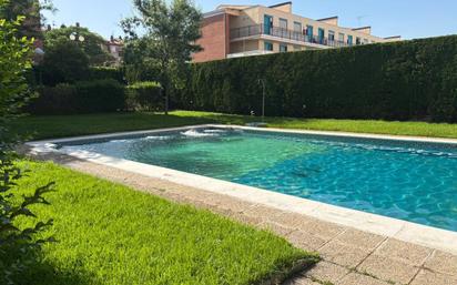 Swimming pool of Flat for sale in  Granada Capital  with Heating, Private garden and Balcony